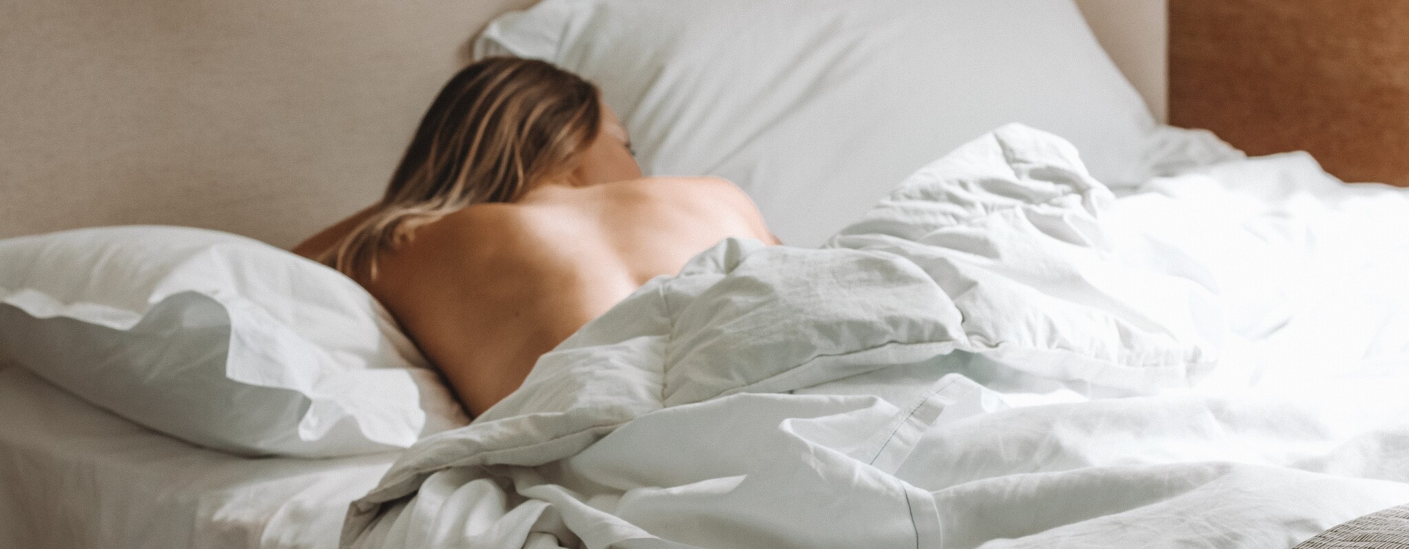 4 dôvody prečo budete zdravší a bohatší, ak spíte nahí