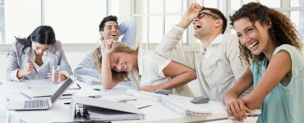 3 dôvody, prečo sú vtipní ľudia dobrými zamestnancami