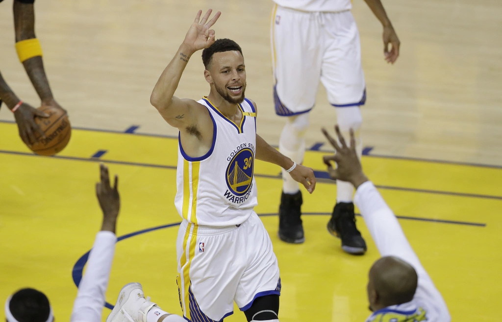 Najtučnejší kontrakt v histórii NBA. Steph Curry už nebude hrať so „zľavou“
