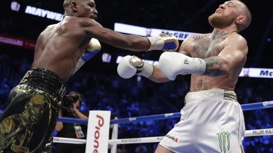 Po víťazstve nad McGregorom sa Mayweatherove príjmy šplhajú k miliarde