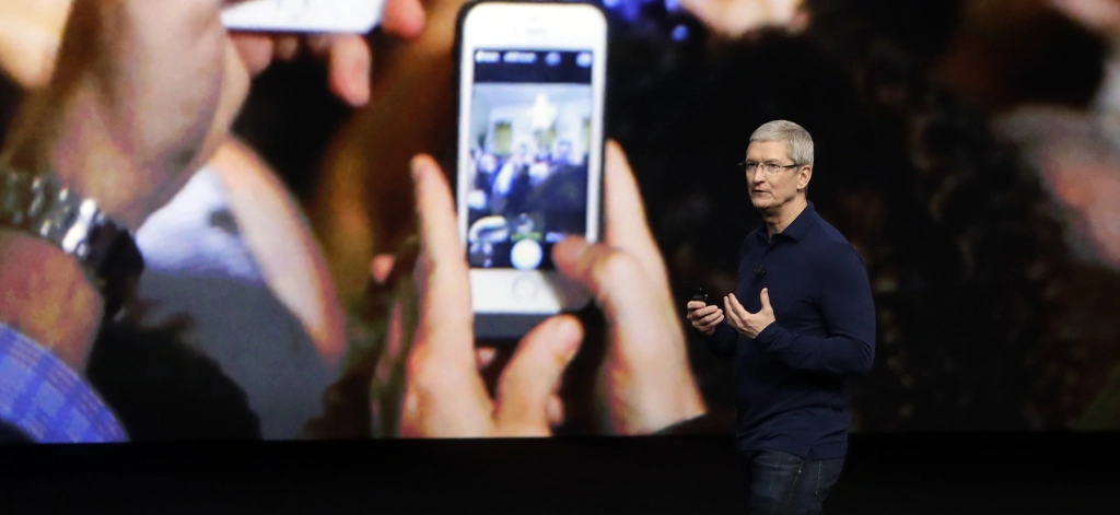 Apple prekonal nedobytnú hranicu bilióna dolárov