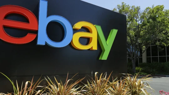 eBay má problém – online trhovisko zahltili nahé fotky celebrít. Nie sú však pravé