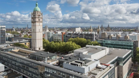 Študuje na Imperial College. Odpovedá, ako zvládnuť prihlášku na britskú univerzitu