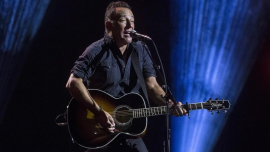 Bruce Springsteen už je miliardár. Rocker však nepoľavuje a naďalej drie