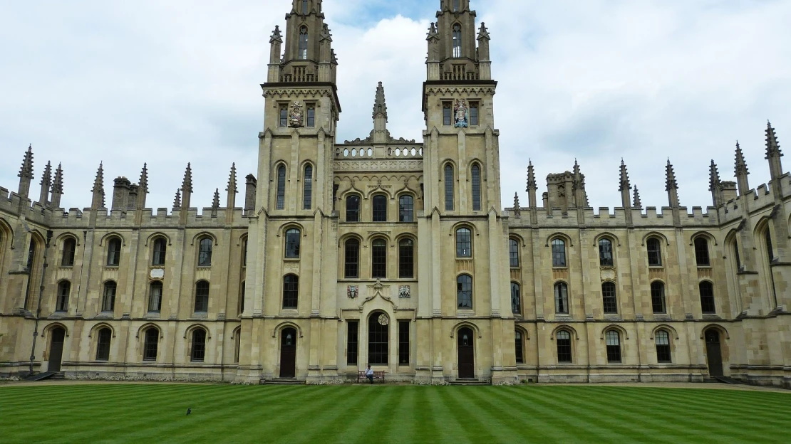 Študuje na Oxforde, predtým zvládol Cambridge. Aké našiel rozdiely?