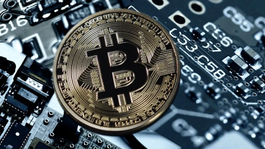 Posledný odkaz vynálezcu bitcoinu. Pred 10 rokmi sa odmlčal tajomný Satoši Nakamoto