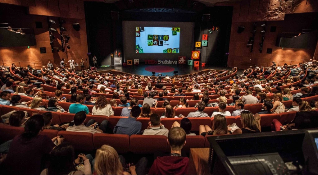 Zabudnite na nudné prednášky, tu je 5 trikov, ako spraviť geniálny event