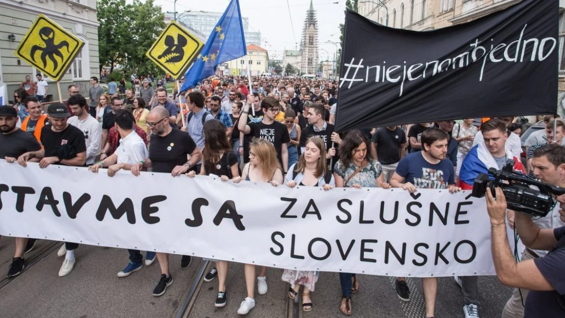 Koľko stojí revolúcia? Účet Za slušné Slovensko bude nad 70-tisíc