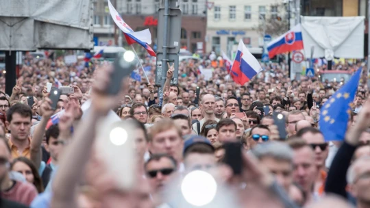 Netradične o 17. novembri. Sľúbili sme si, že už nikdy nebudú chýbať banány a toaletný papier