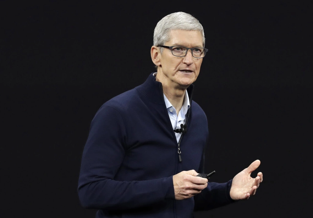 Šéf Apple dostane tento rok o 40 percent nižšie odmeny. Požiadal o to sám