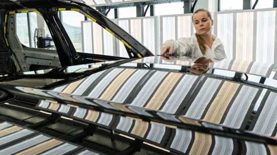 Nitriansky Jaguar Land Rover potvrdil obnovenie výroby. Spúšťa produkciu Defenderu a Discovery
