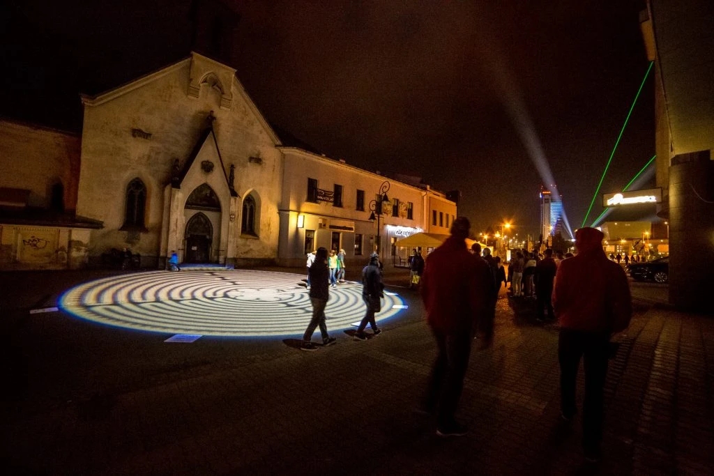 Stredoslováci majú svetelný festival. Ukáže kyvadlo ovládané dychom a hru s bublinami