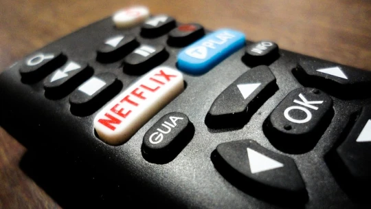 Netflix zastavil odliv predplatiteľov. Akcie začali stúpať