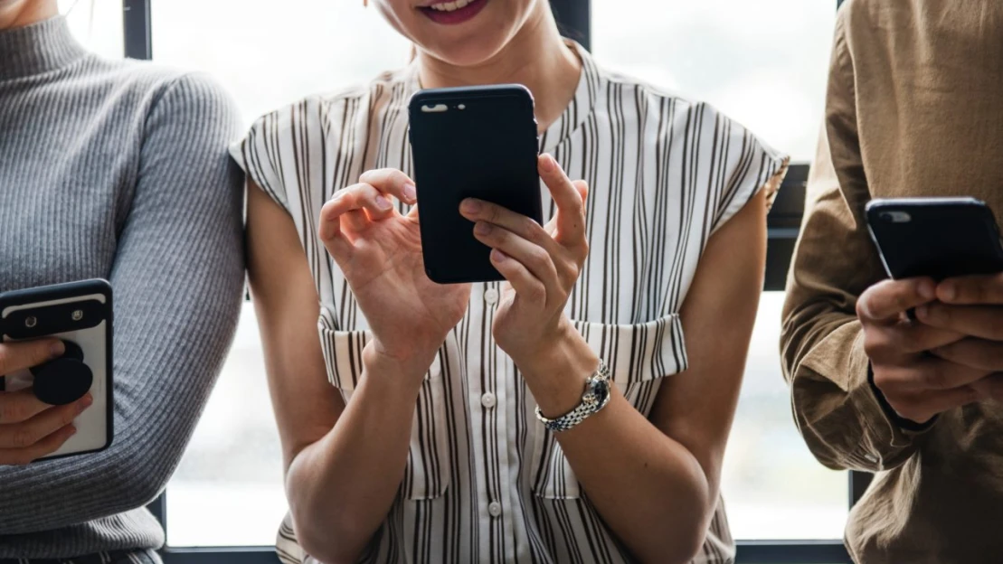 5 aplikácií, ktoré vám naskenujú alebo vytvoria vizitky. Tie digitálne už nestratíte