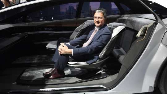 Bývalý šéf Audi sa chce priznať k podvodom v emisnej kauze, zaistí si podmienku