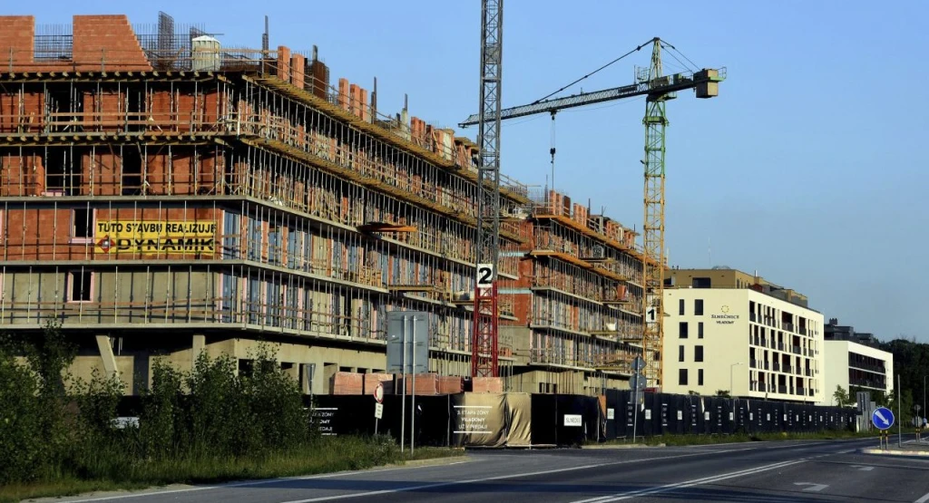 Počty dokončených bytov sa prepadli. Najmenej sa kolauduje v Košickom kraji