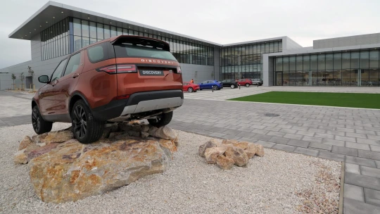 Jaguar Land Rover rozširuje výrobu. V Nitre začne vyrábať elektromobily