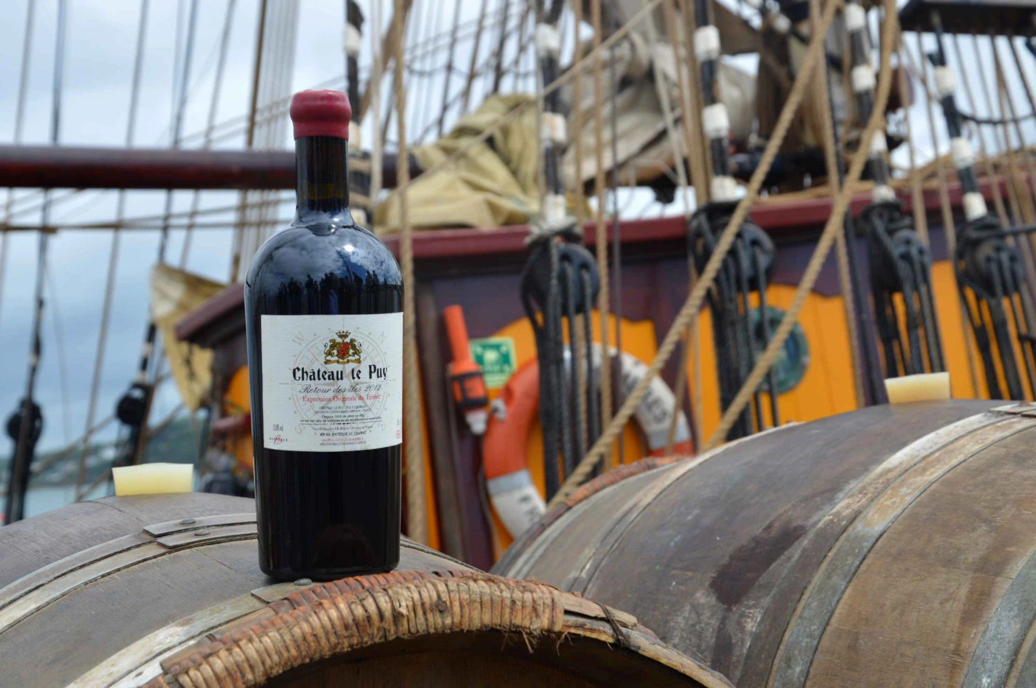 400-ročné vinárstvo vylepšuje chuť vína na mori. Práve sa v Karibiku hojdá na vlnách