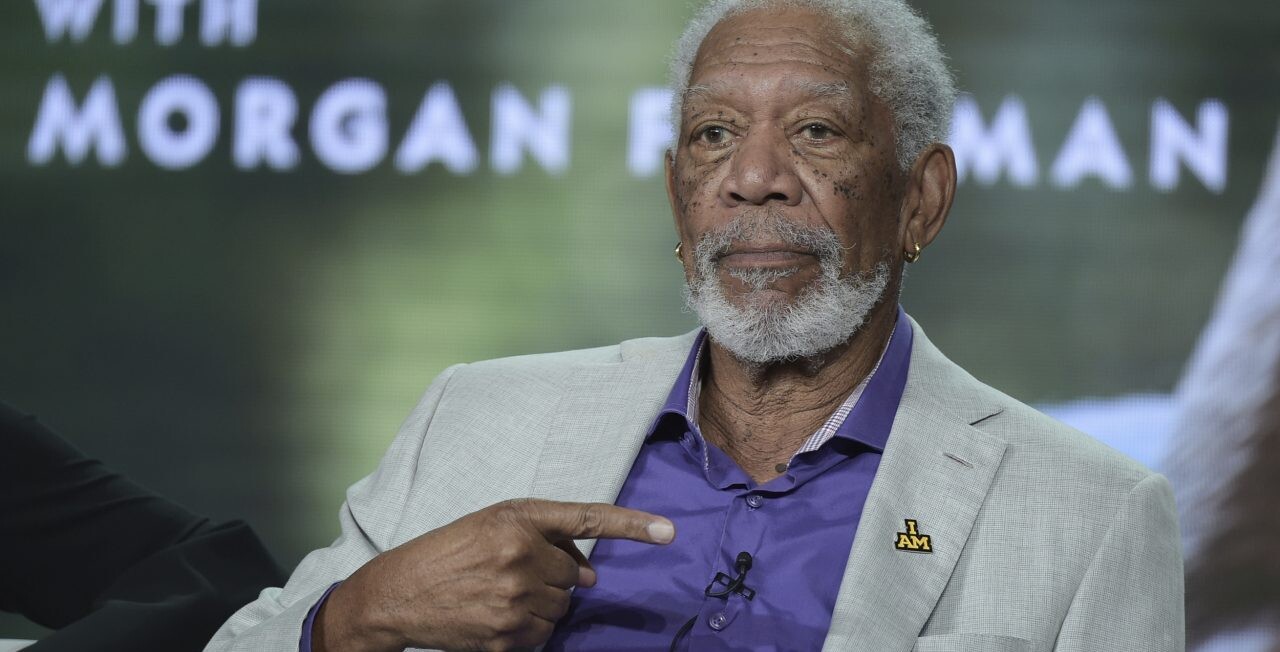 Morgan Freeman premenil svoj ranč na obrovskú včeliu svätyňu. Robí všetko pre ich záchranu
