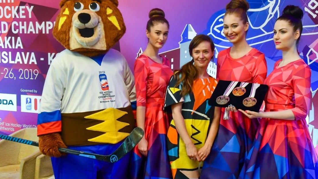 Šaty z jej ateliéru sa objavili na MS v ľadovom hokeji. Aby neplytvala, šije limitované série a na objednávku