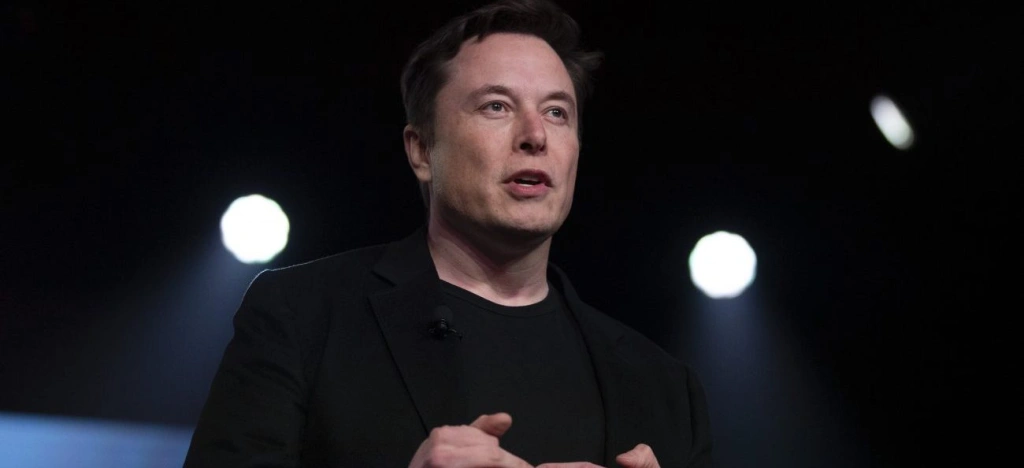 Elon Musk má nový projekt. Vyrába mikročip, ktorý prepojí ľudský mozog so smartfónom