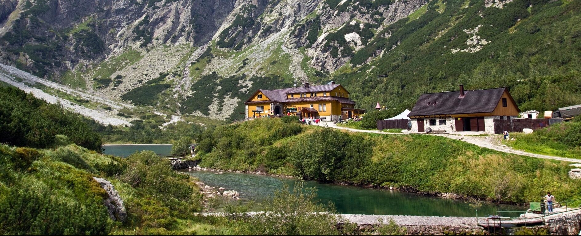 Tatranské vysokohorské chaty patria turistom, súkromníkom aj štátu. Najnižšie nájomné si pýta štát