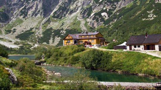 Situácia sa v cestovnom ruchu na Slovensku počas leta zásadne nezlepší. Hotelieri žiadajú ďalšiu pomoc