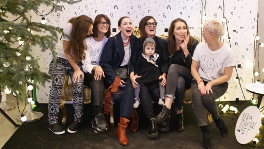 Päť mám organizuje event, na ktorý prinášajú lokálne značky pre deti. Podporuje ich aj Kristína Tormová