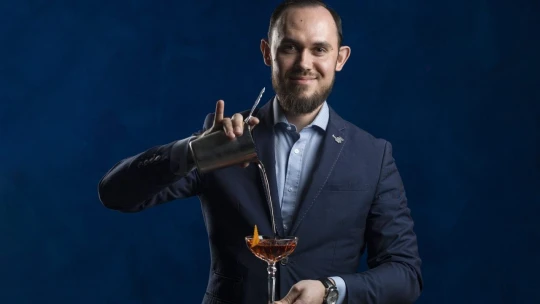 Trh s ľadovou kávou rastie. Barman roka dáva 6 tipov na letné kávové drinky