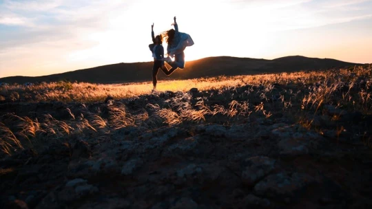 Prišli o otca, ale dotiahli to na špicu. Jedna šéfuje oddeleniu v Ernst and Young a druhá v CIA