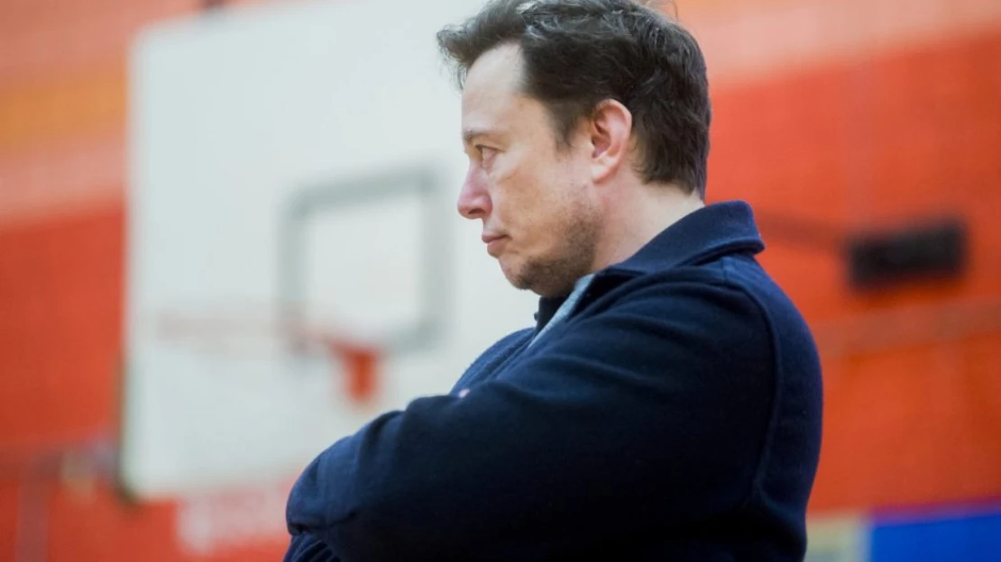 Musk váha s kúpou siete Twitter. Akcie spoločnosti sa prepadli o 20 percent