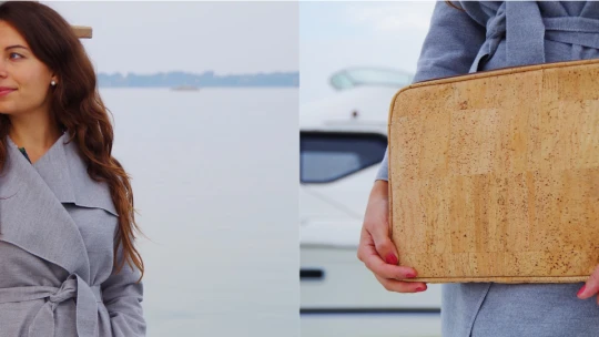 Kabelky z ekologického a udržateľného materiálu dováža z Portugalska. Sú vyrobené z korku