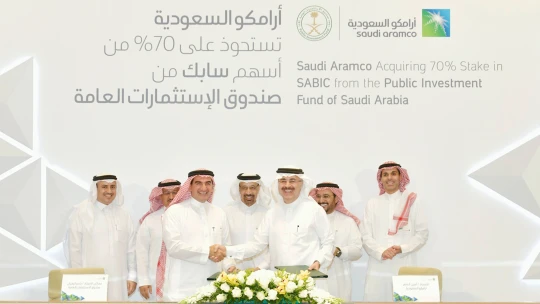 Zisk Saudi Aramco vystrelil nahor: strategický ropovod zachraňuje firmu pred problémami