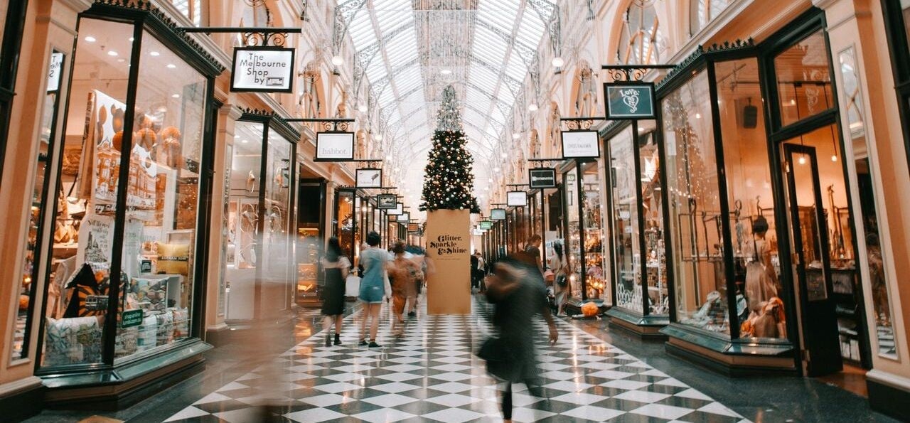 Stop bezhlavému vianočnému nakupovaniu. Toto sú 3 tipy, ako zohnať zmysluplné darčeky