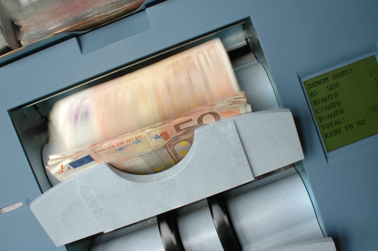 Aj naďalej sa najviac falšujú 50-eurové bankovky. Nepravosť peňazí sa dá pomerne ľahko odhaliť