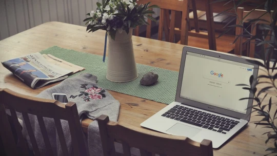 Slováci pracujú z domu málo napriek tomu, že chcú. Home office využíva najmä staršia generácia