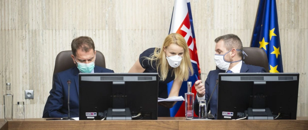 Bude odovzdávanie moci na Slovensku komplikované? Je sa z čoho poučiť
