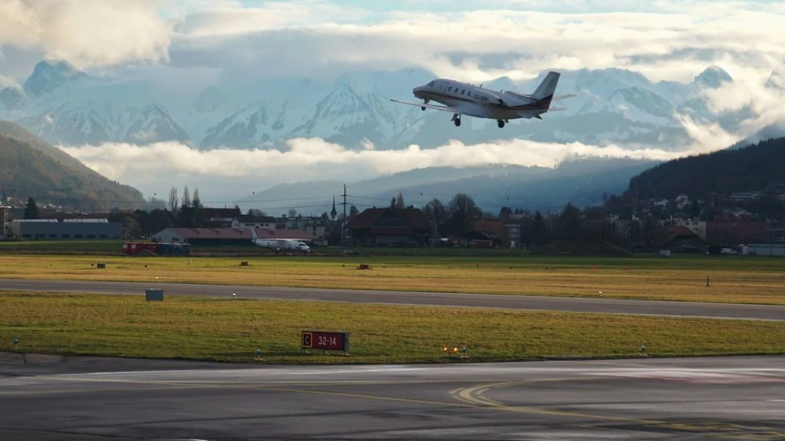 Obklopené horami alebo vodou. Toto je 7 letísk, kde je pristávanie skutočne desivé – či vzrušujúce
