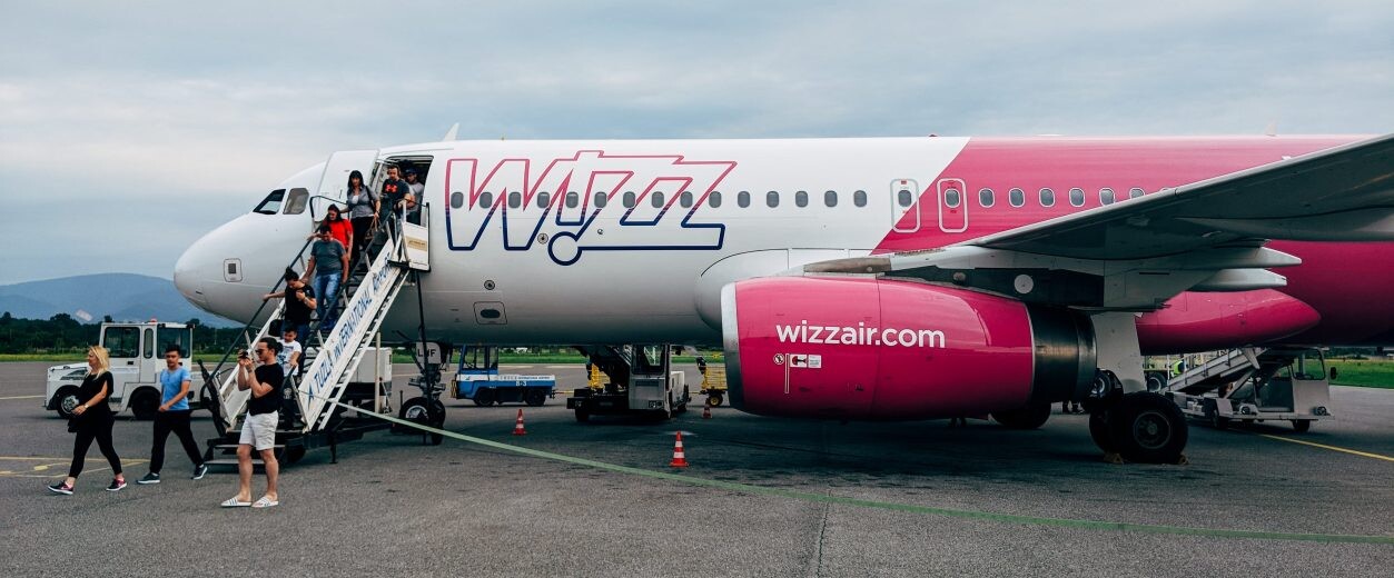 Aerolinky Wizz Air znížili stratu. Očakávajú, že sa tento rok vrátia k zisku