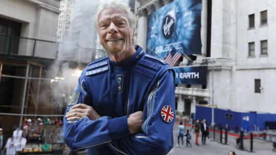 Miliardár Richard Branson čelí kritike. Britskú vládu žiada o peniaze na záchranu Virgin Atlantic