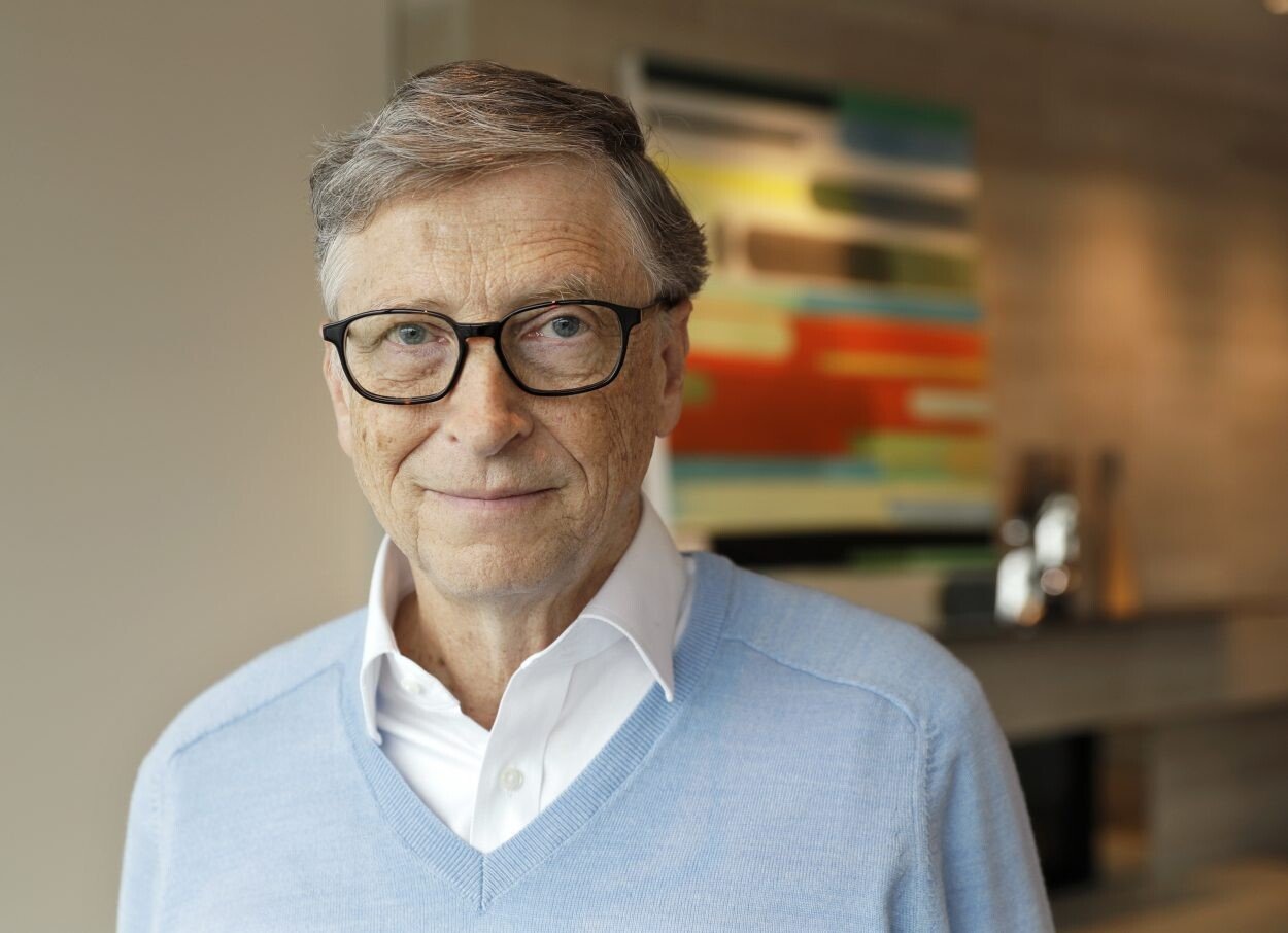 Dáva mikročipy do vakcín a vypúšťa nanočipy z balónov, tvrdia. Prečo je Bill Gates verejný nepriateľ?