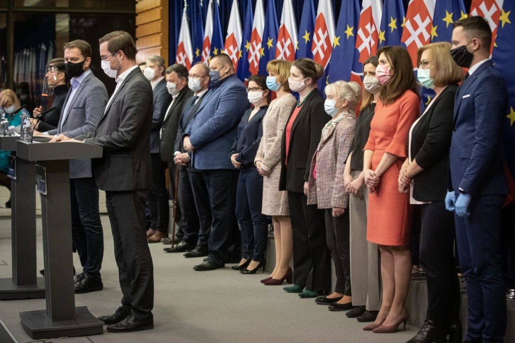 Konzílium od septembra mení pandemické pravidlá. Po návrate z Chorvátska je karanténa, bary sú riziko