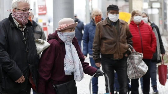 Seniori mali zakázané nakupovať mimo určených hodín. Hygienik toto opatrenie zrušil