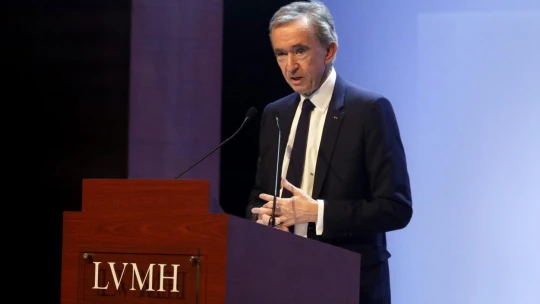 Arnaultova LVHM ako prvá v Európe prekonala trhovú hodnotu 500 miliárd dolárov