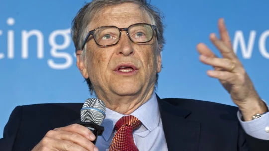 K normálnym pomerom sa nevrátime, kým nepríde účinná vakcína, hovorí Bill Gates