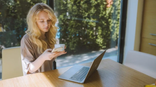 Naučte sa oddeliť prácu od súkromia. Inak vám hrozí, že vyhoríte aj na home office