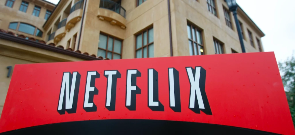 Strácajú predplatiteľov a chystajú na nich bič. Netflix hlási výsledky a novú spoluprácu