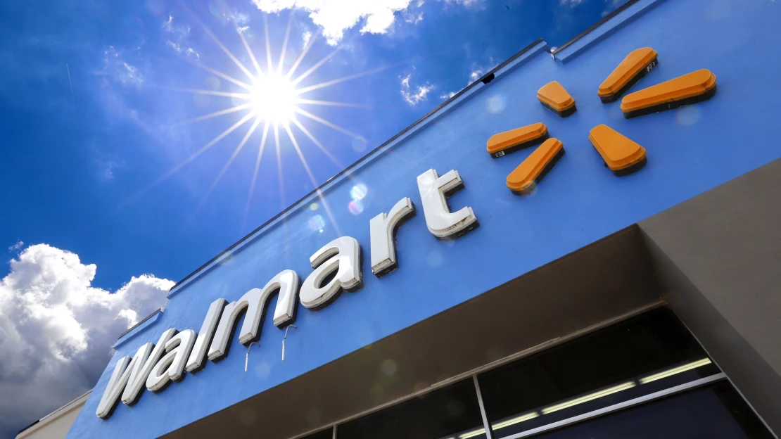Walmart je najväčší zamestnávateľ v USA. Oznámil rušenie pracovných miest a zdražovanie
