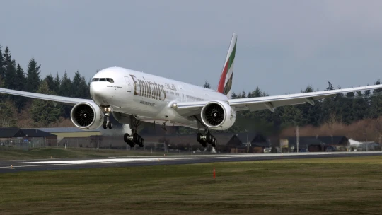 Letecká spoločnosť Emirates „láka“ pasažierov. Ak dostanú Covid-19, zaplatí im liečbu aj pohreb