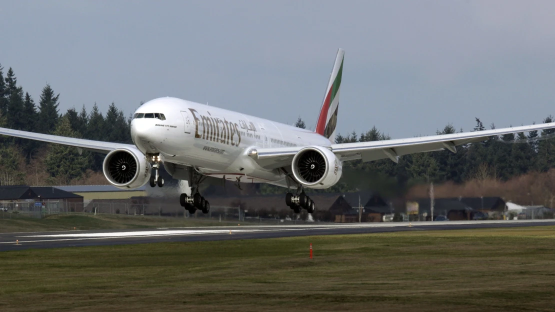 Letecká spoločnosť Emirates „láka“ pasažierov. Ak dostanú Covid-19, zaplatí im liečbu aj pohreb